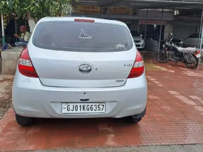 Hyundai i20 Silver Hatchback Car Hyundai i20 Silver Hatchback Car