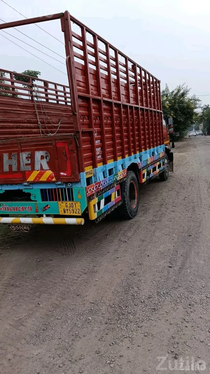 Eicher 11.10 Plain Model 2010 Truck - Trucks & Lorries - Sihor - Image 2