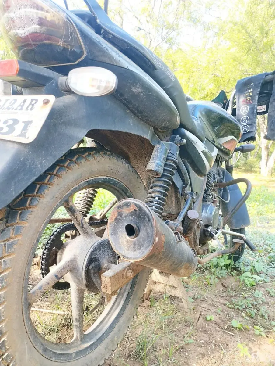 Bajaj Discover Motorcycle in Good Condition - Bikes - Vijapur - Image 2