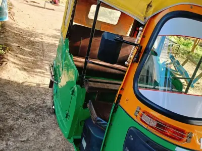 Passenger Auto Rickshaw with Roof Carrier Passenger Auto Rickshaw with Roof Carrier