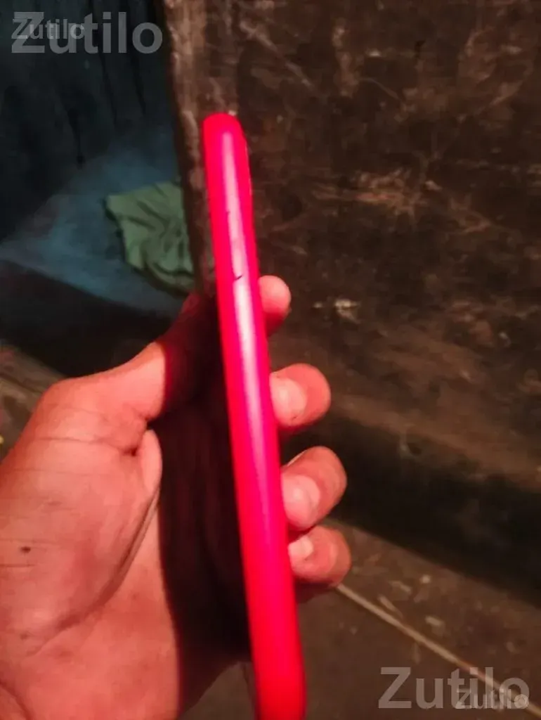 Apple iPhone Smartphone in Red - Mobile Phones - Surat City - Image 4