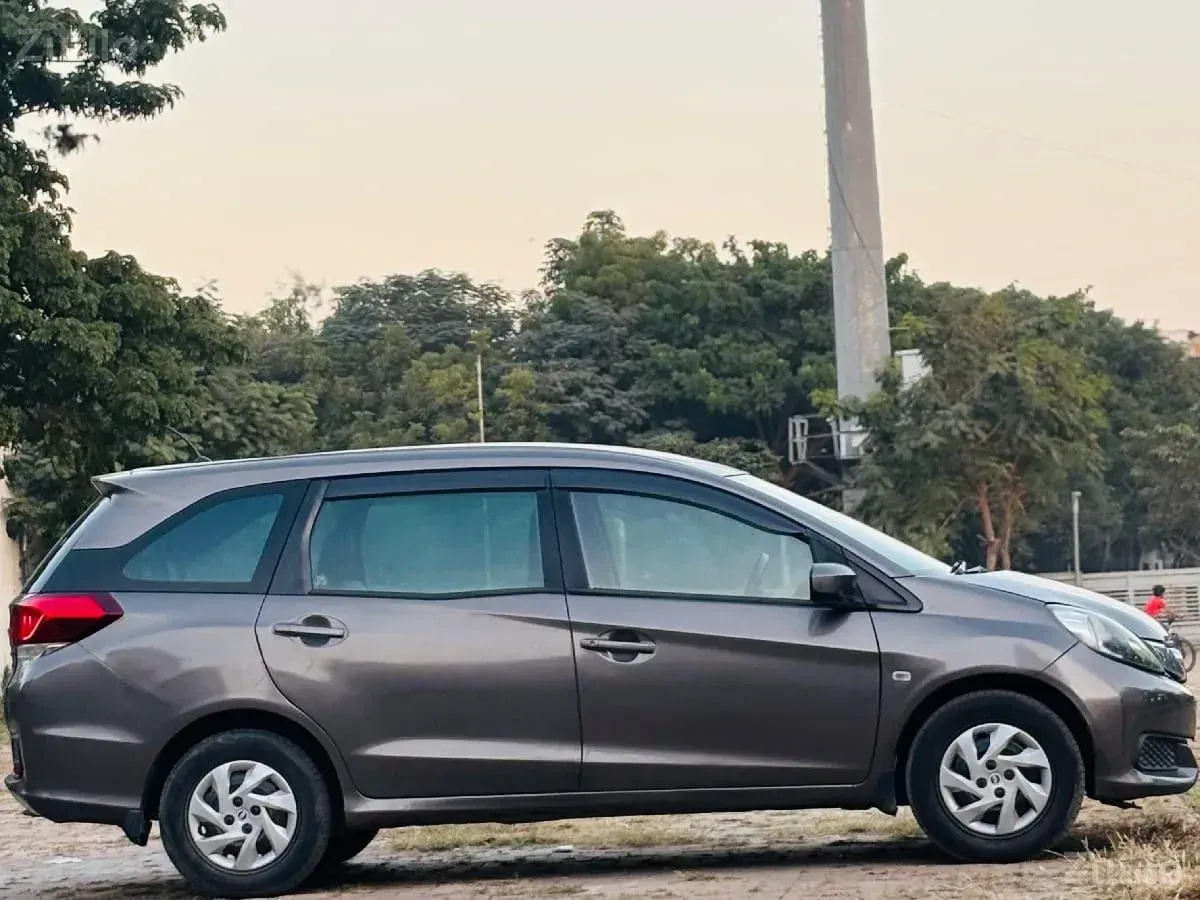 Hyundai Mobilio - કાર - સોમનાથ - Image 2