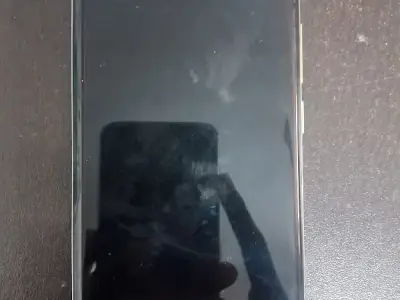 Used Smartphone with Bill Box and Charger Used Smartphone with Bill Box and Charger