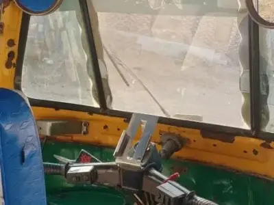 2015 Compact Auto Rickshaw 2 Stroke 2015 Compact Auto Rickshaw 2 Stroke