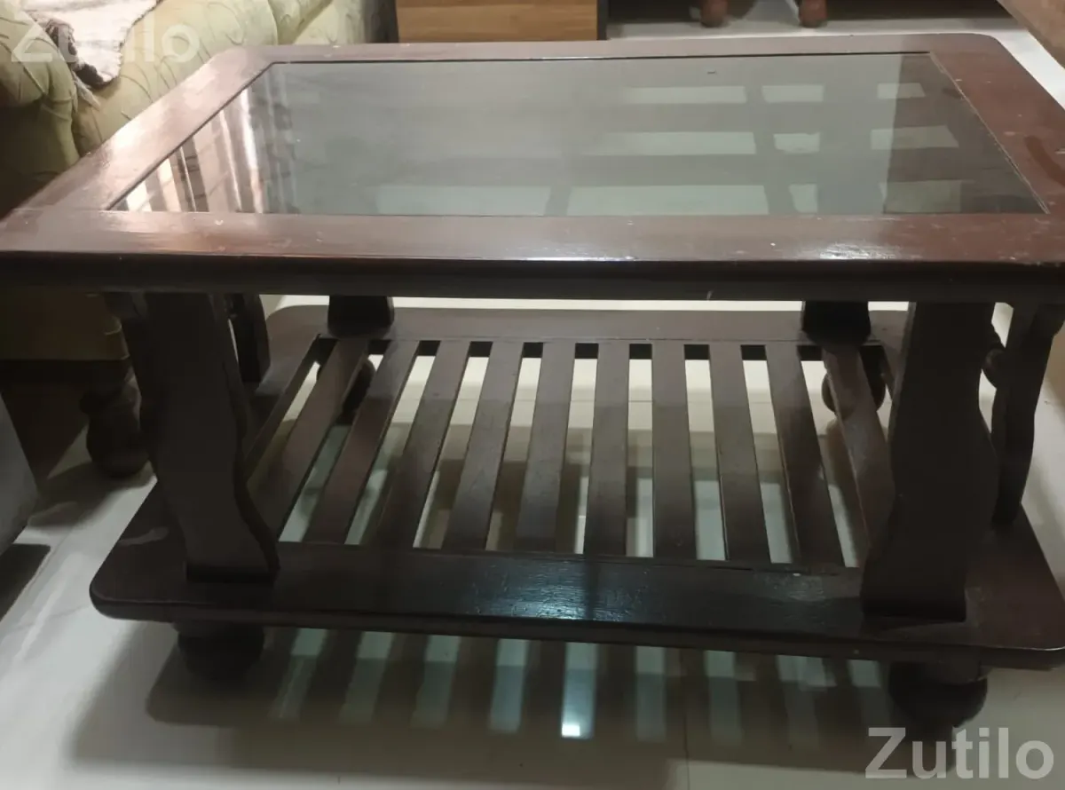 1 years used sofa.. sell urgently with center tabel - સોફા સેટ અને કાઉચ - અમદાવાદ શહેર - Image 3