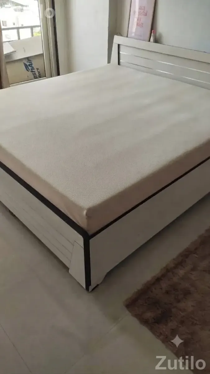 Wooden Queen size bed with Mattress - Beds & Mattresses - Ahmedabad City - Image 4