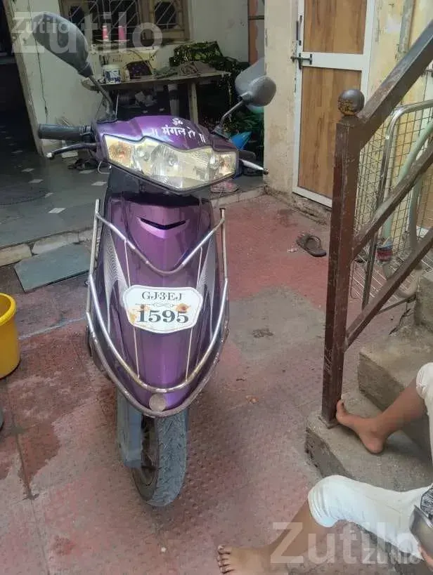 TVS Scooty Teenz 2011 Purple Scooter - બાઇક્સ - રાજકોટ શહેર - Image 2