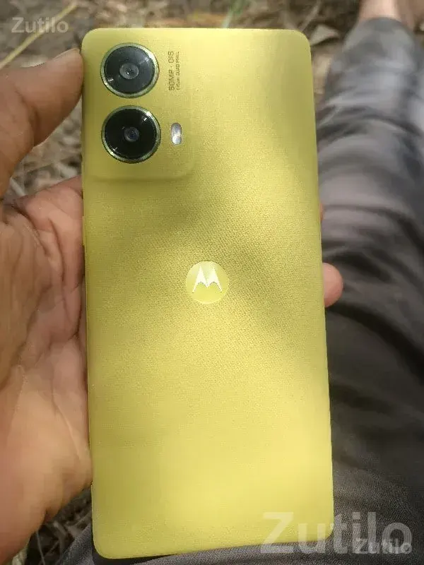 Yellow Motorola Dual Camera Smartphone - Mobile Phones - Mangrol - Image 3
