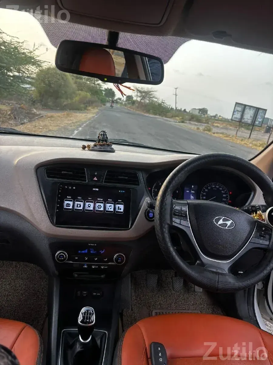2015 Hyundai i20 Diesel Top Model White - કાર - રાજકોટ શહેર - Image 2