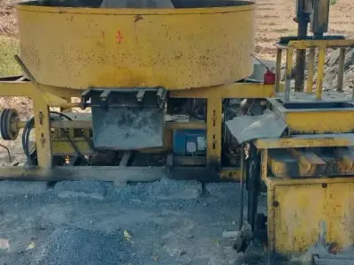 Paver Block Making Machine with Platform Paver Block Making Machine with Platform