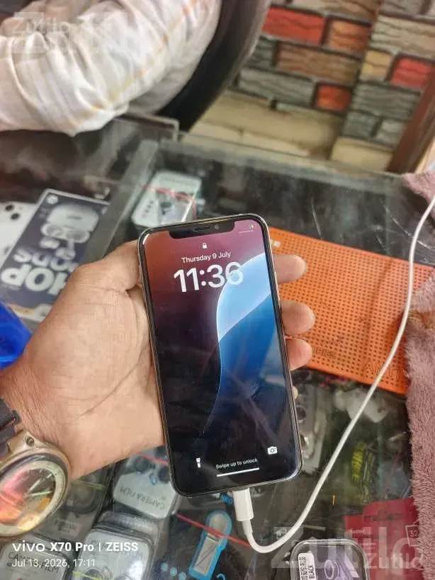 Apple iPhone XS Silver with Dual Camera - Mobile Phones - Botad - Image 2