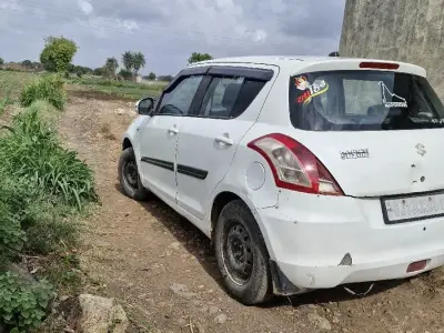 2015 Maruti Suzuki Swift White Hatchback 2015 Maruti Suzuki Swift White Hatchback