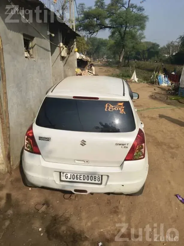 2010 Maruti Suzuki Swift White Hatchback - Cars - Nadiad - Image 4