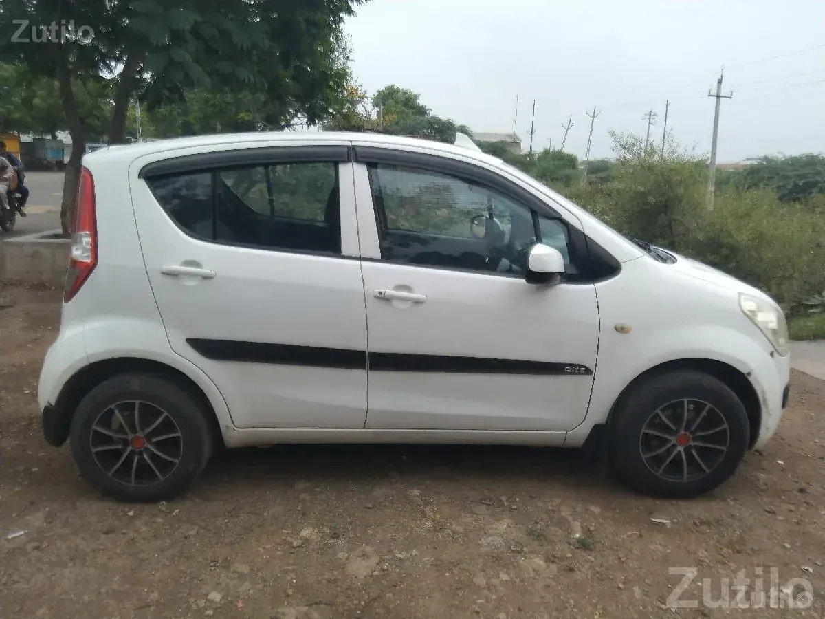 White Suzuki Ritz Used Car for Sale - કાર - જફરાબાદ - Image 3