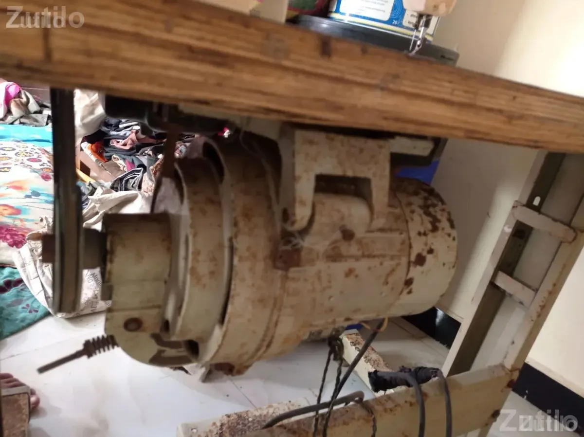 Heavy Industrial Sewing Machine with Motor - મશીનરી - જામજોધપુર - Image 2