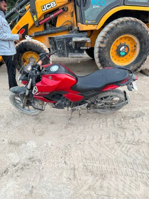 Yamaha FZS V3 Red Used Bike - Bikes - Kodinar - Image 3