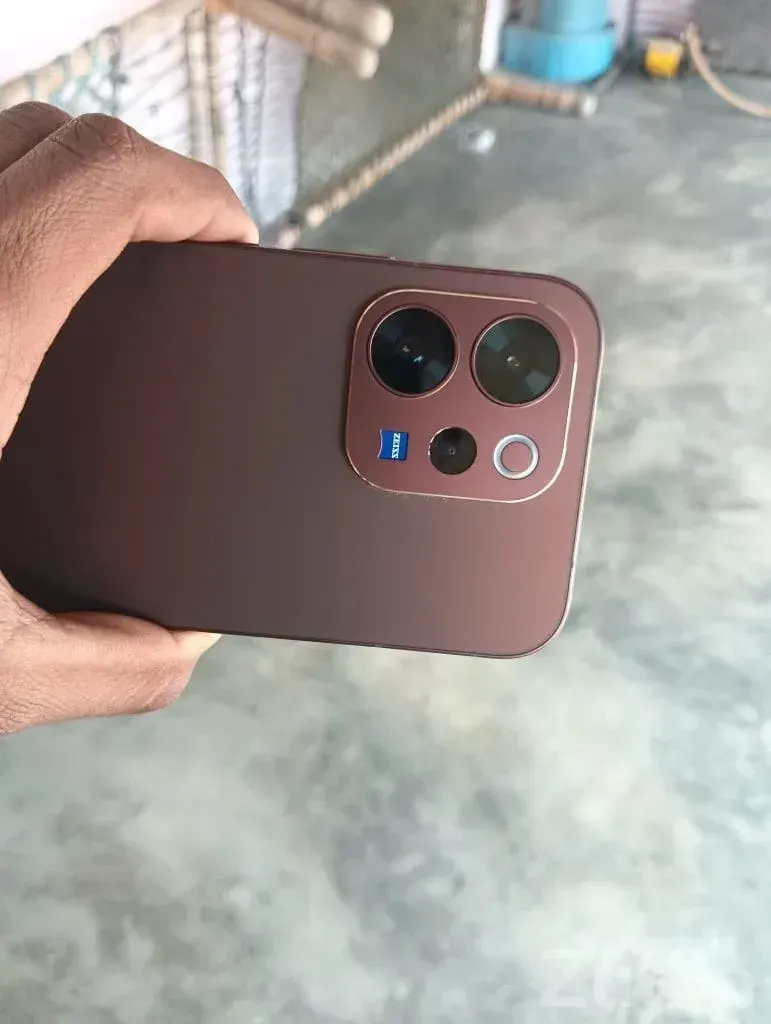 Vivo V70 5G with Bill Box and Charger - મોબાઇલ ફોન - શંખેશ્વર - Image 2