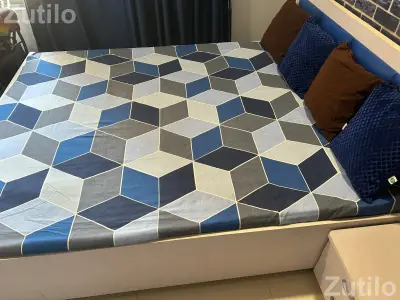 Queen bed Queen bed