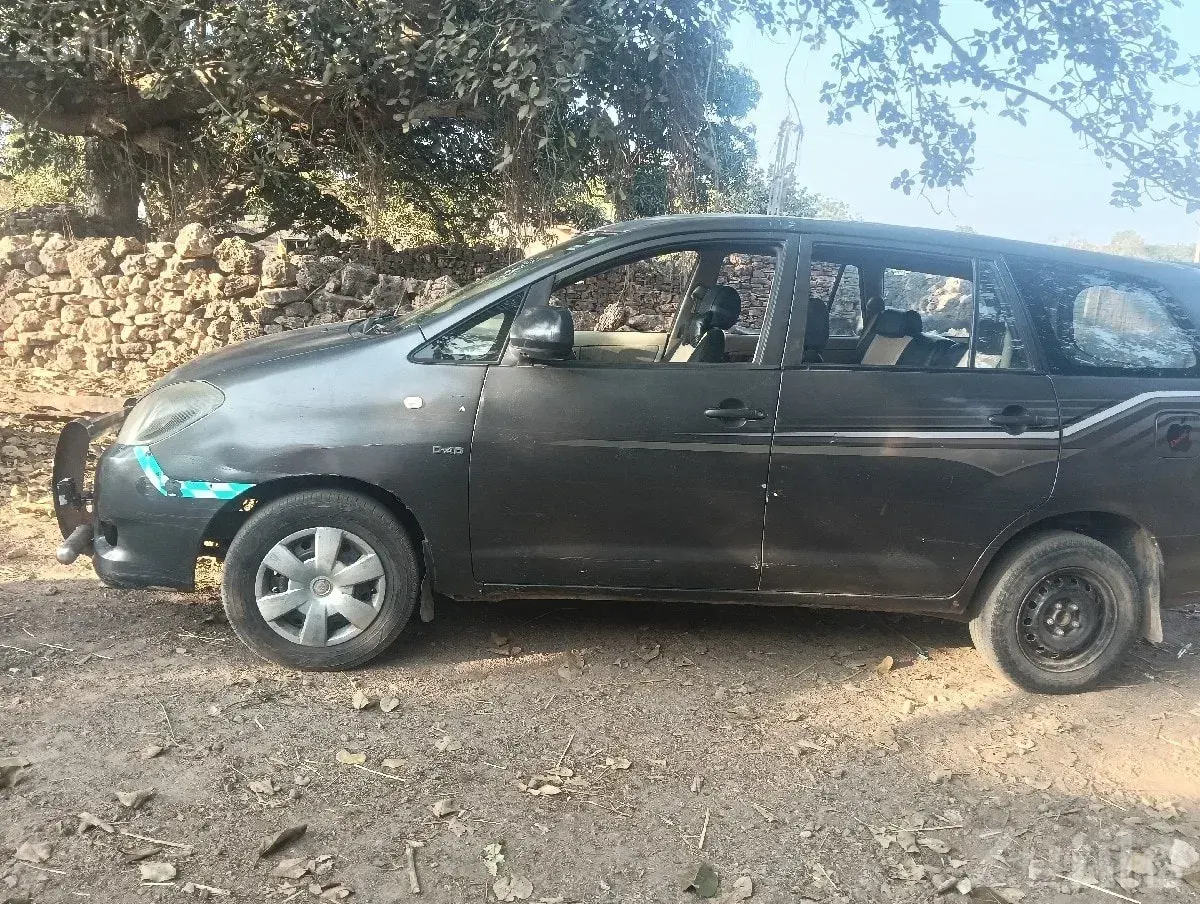 Toyota Innova 2.5 G 2005 for Sale - Cars - Dharampur - Image 2