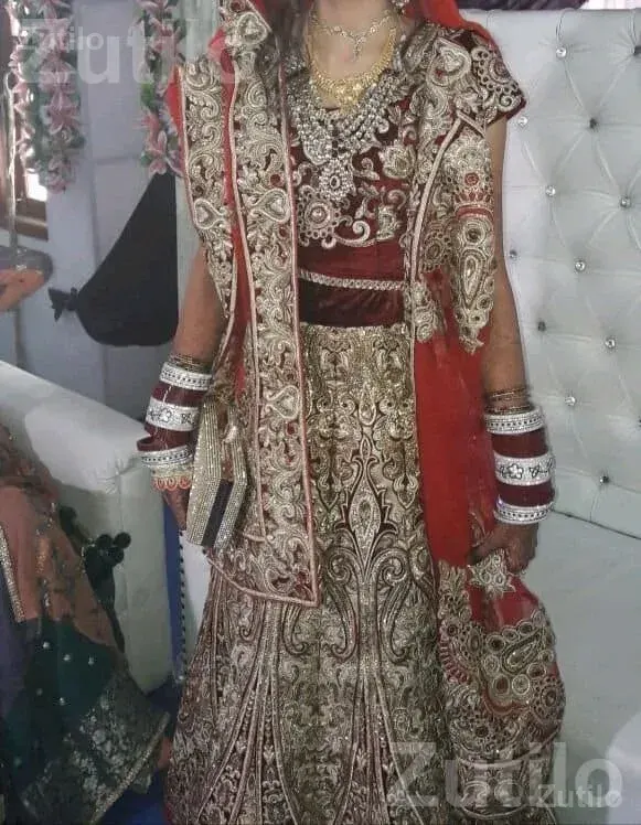 Maroon and Golden Bridal Lehenga - પરંપરાગત વસ્ત્રો - સુરત શહેર - Image 2