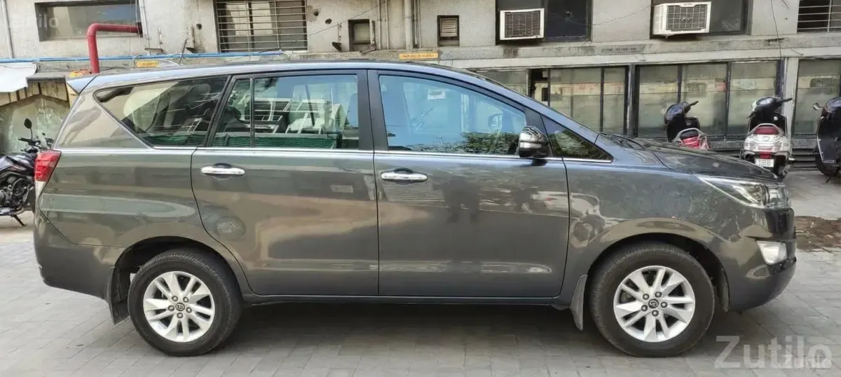 Toyota Innova Crysta 2.8 Z Auto 2017 - કાર - અમદાવાદ શહેર - Image 3
