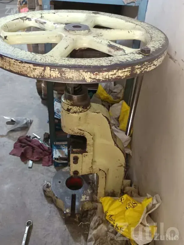No. 4 Manual Industrial Press Machine - મશીનરી - રાજકોટ શહેર - Image 3