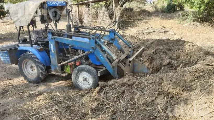 Mini Loader Tractor with Front Bucket - Construction Vehicles - Lathi - Image 3