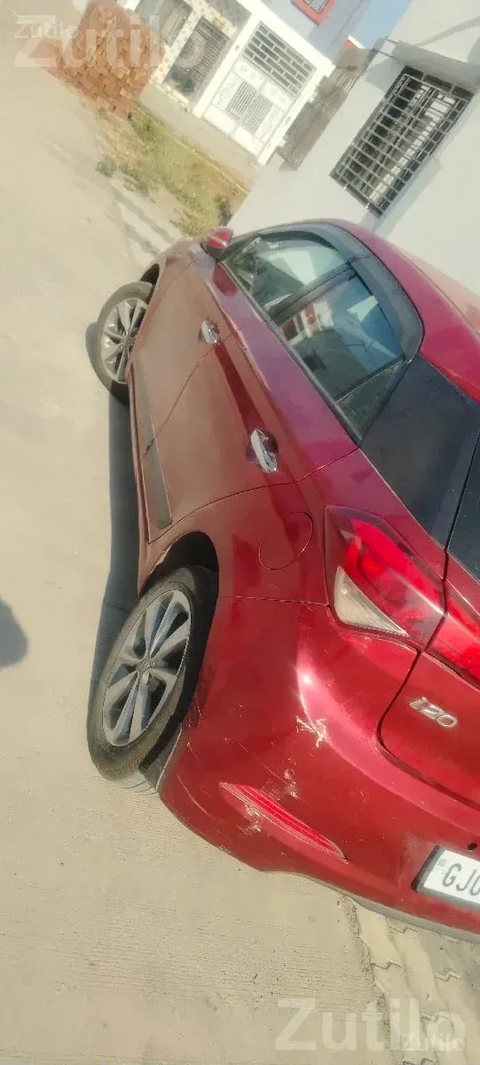 Hyundai i20 2015 Red Hatchback Car - Cars - Kamrej - Image 3