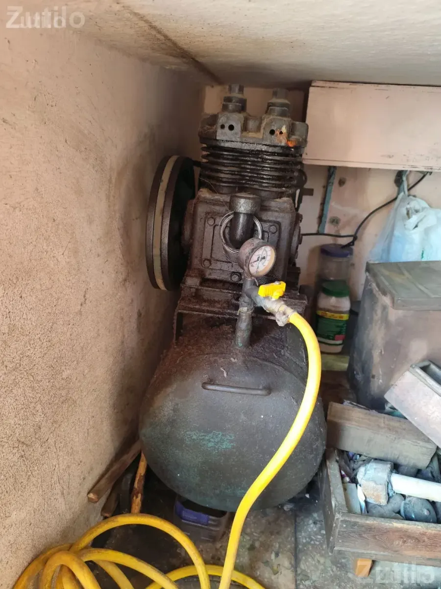 200 Pound Air Compressor in Running Condition - મશીનરી - ભુજ - Image 2