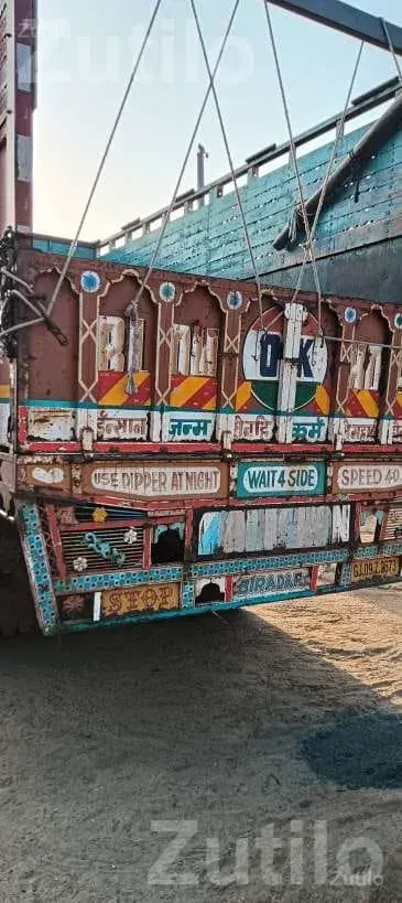 2010 Goods Truck with Running Insurance - ટ્રક અને લોરી - સાંતલપુર - Image 5