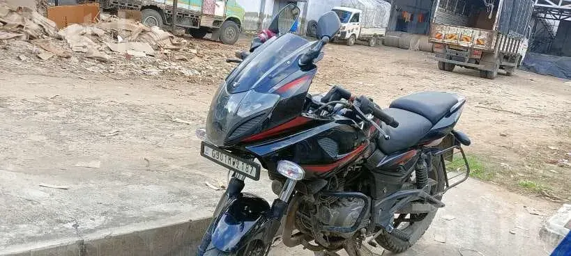 Bajaj Pulsar 220 2017 Petrol Bike - Bikes - Palanpur - Image 3