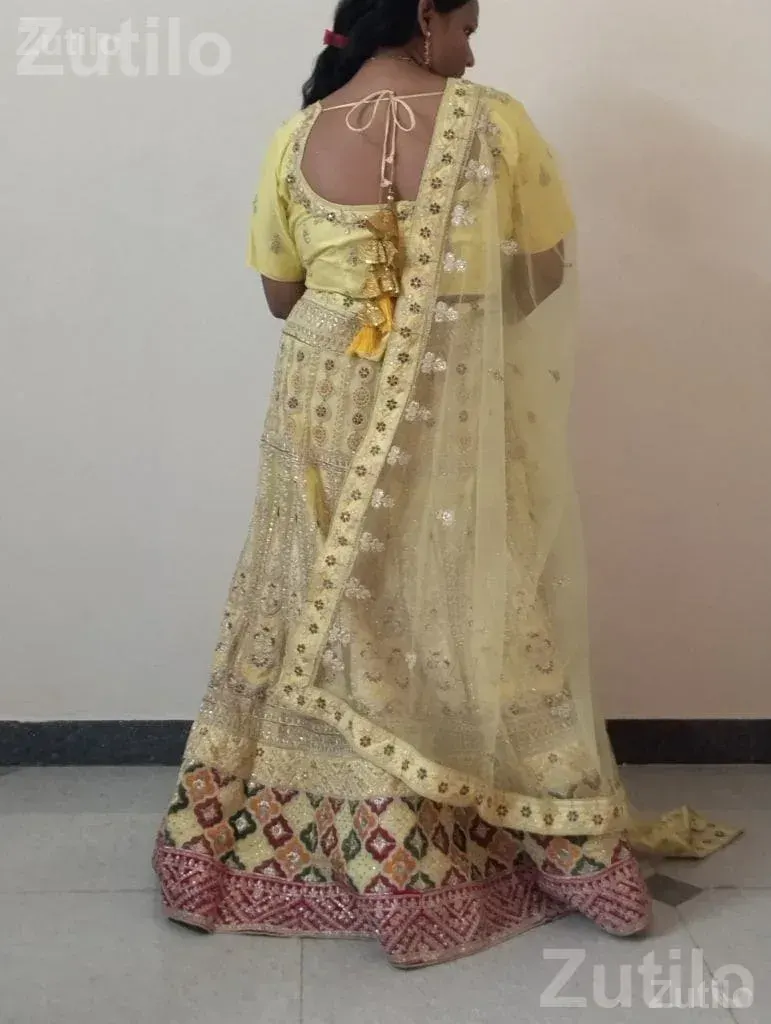 Women’s Yellow Choli Lehenga Set - પરંપરાગત વસ્ત્રો - અંજાર - Image 4