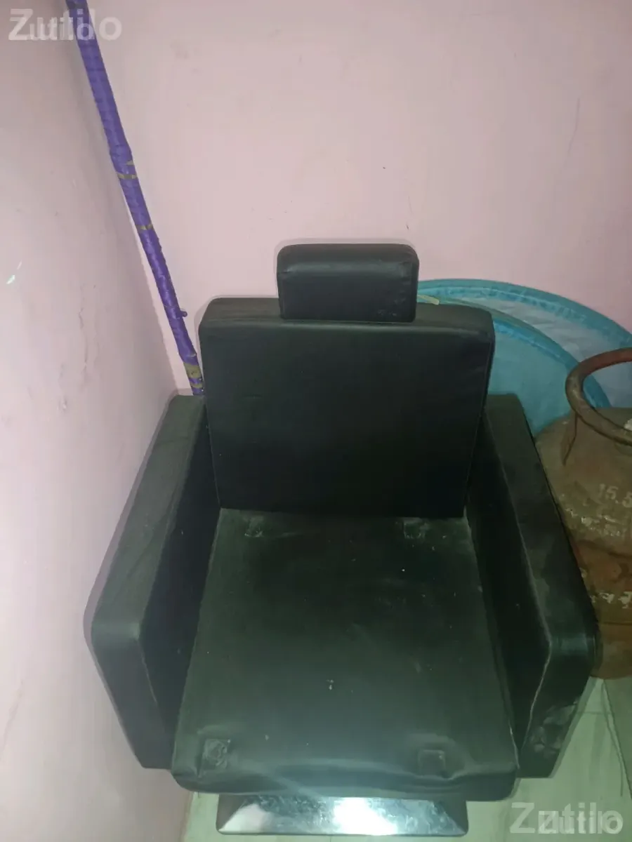 Salon Styling Chair 5 Months Old - ઓફિસ ફર્નિચર - જુનાગઢ - Image 5