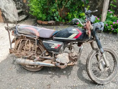Hero Honda CD 100 Motorcycle Hero Honda CD 100 Motorcycle