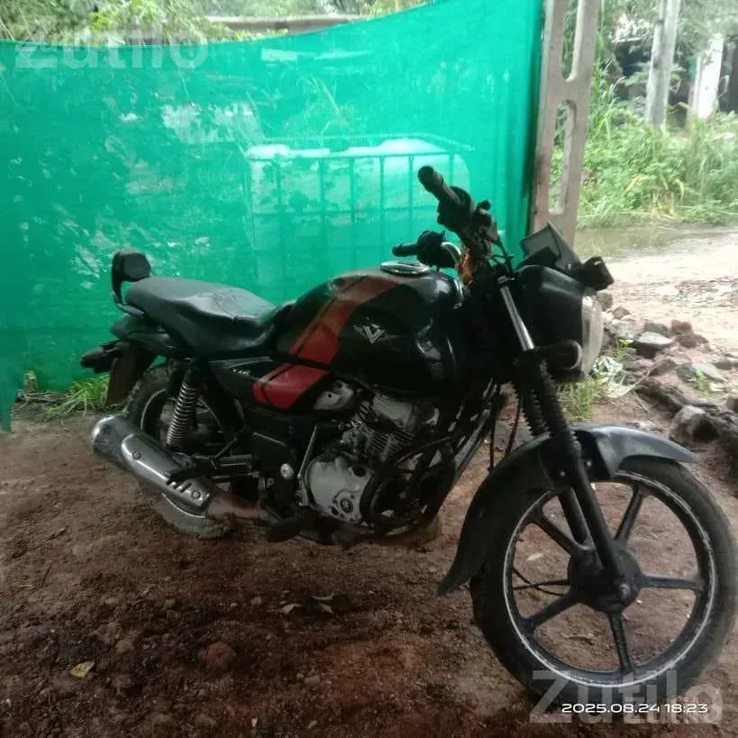 2017 Bajaj Bike Black and Red - Bikes - Mansa - Image 3