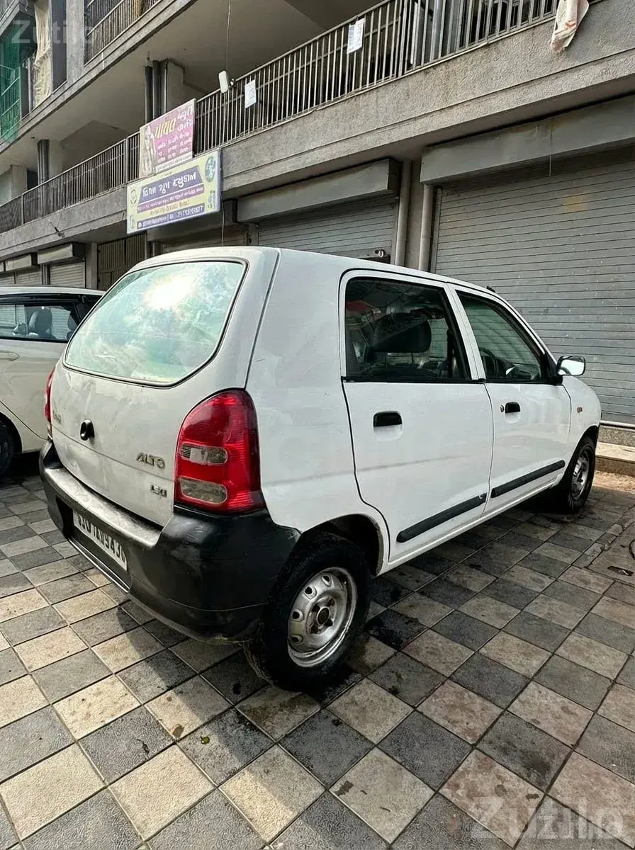 Maruti Alto 2010 CNG – White Hatchback - કાર - અમદાવાદ શહેર - Image 4