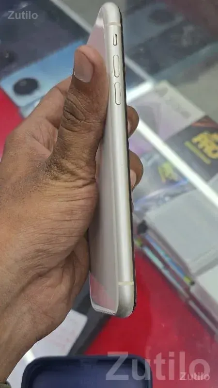 White Apple iPhone 11 Dual Camera - મોબાઇલ ફોન - લાઠી - Image 2