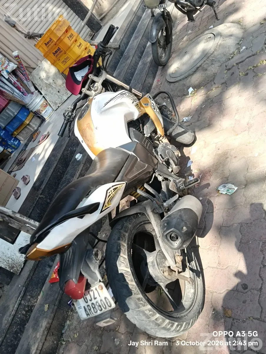 FZ S 2014, ending 1 st owner bike - Bikes - Jalalpore - Image 5