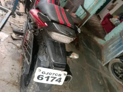 2015 Hero Hunk Bike Red