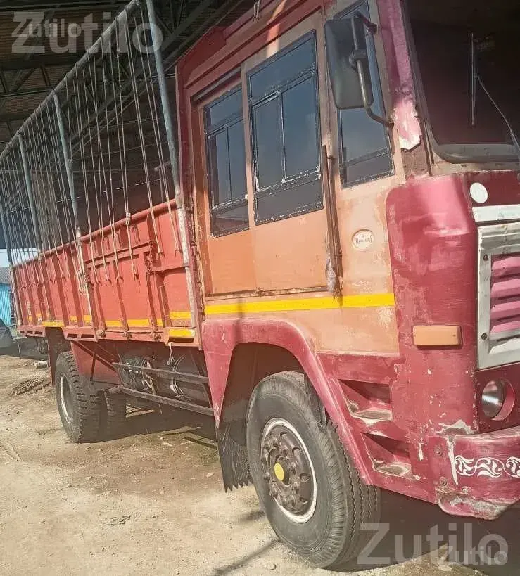 2011 6 Wheel Truck in Running Condition - Trucks & Lorries - Talaja - Image 2