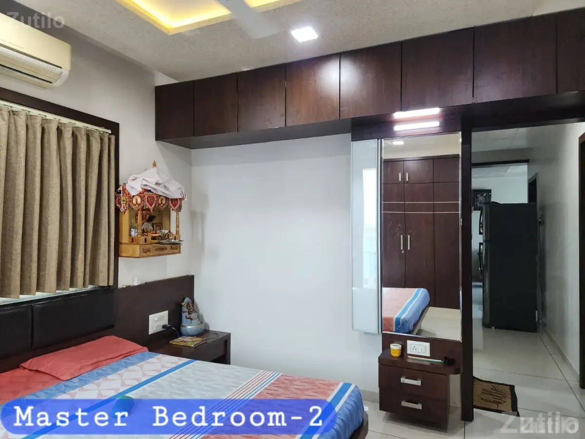 Prime Flat About to sell in city center - ઘર વેચાણ માટે - રાજકોટ શહેર - Image 3