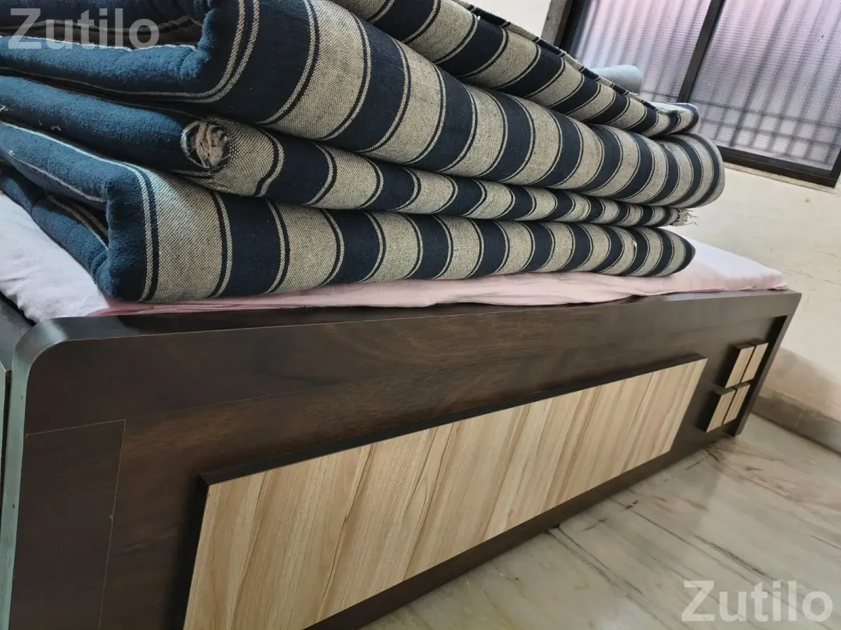 Bed king size 78'72 - પલંગ અને ગાદલા - સુરત શહેર - Image 4