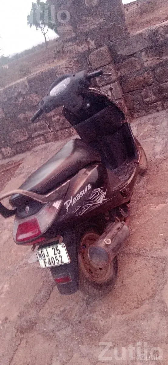 Self Start Scooty in Running Condition - Bikes - Kutiyana - Image 2