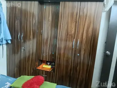 Wooden Wardrobe Cupboard in Good Condition Wooden Wardrobe Cupboard in Good Condition