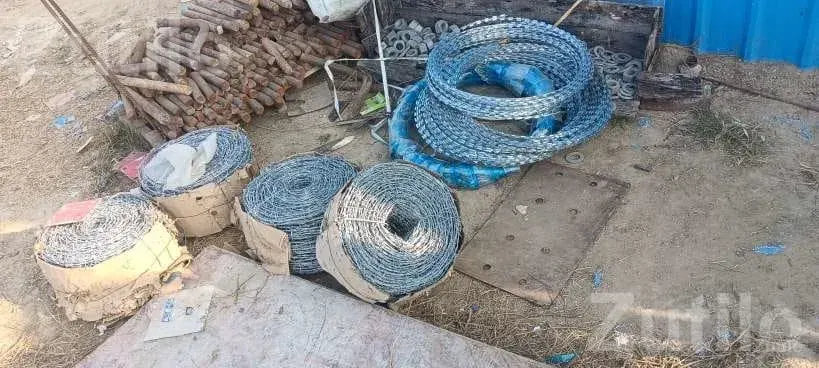 Barbed Wire Fencing Work and Wire Roll - ટૂલ્સ અને હાર્ડવેર - વિરમગામ - Image 2