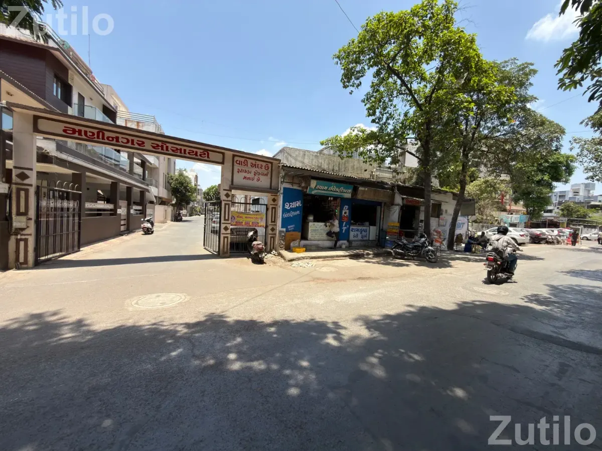 House for Sale with 3 Shop Dukan - ઘર વેચાણ માટે - છોર્યાસી - Image 3
