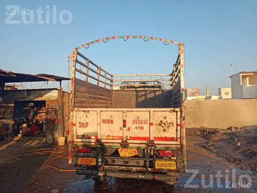 Tata 407 2004 Goods Truck - Trucks & Lorries - Surendranagar City - Image 3