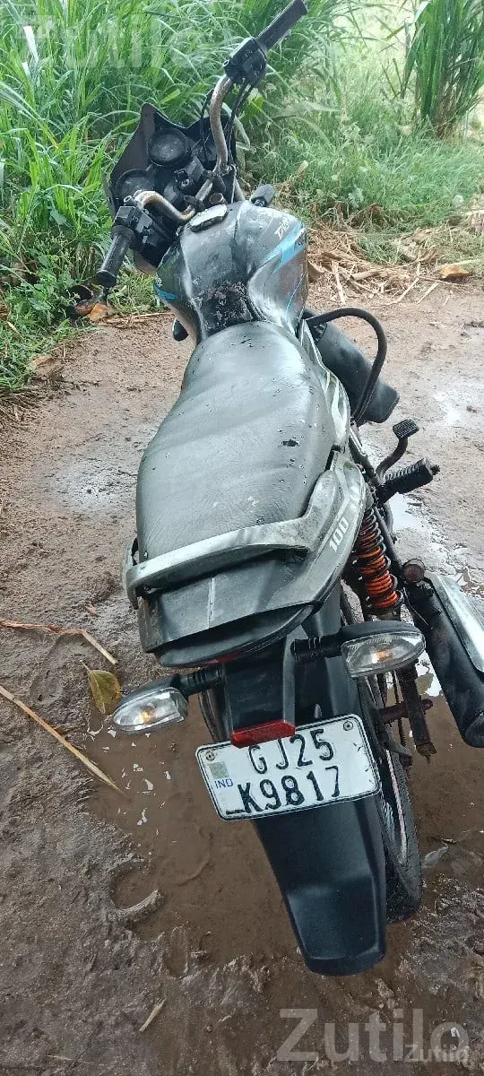 Bajaj Discover 100 Used Motorcycle - બાઇક્સ - પોરબંદર - Image 2