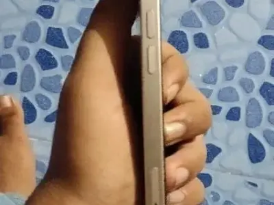Sleek iPhone with Flat Metal Frame Sleek iPhone with Flat Metal Frame