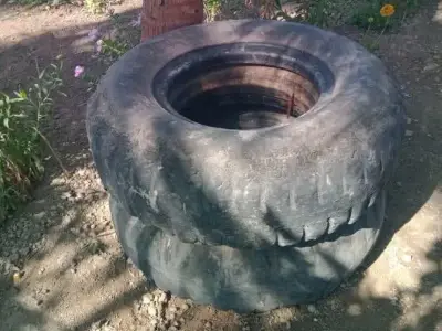 9.00-16 Tyre and Tube for Trailer or JCB 9.00-16 Tyre and Tube for Trailer or JCB